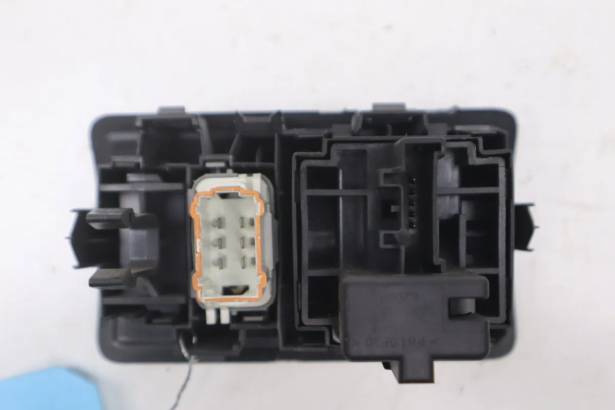 Interrupteur commande de phares Renault CLIO III (BR0-1, CR0-1) 1.5 dci (br0h, cr0h, cr1s, br1s) (2005-2014) 3 portes oc
