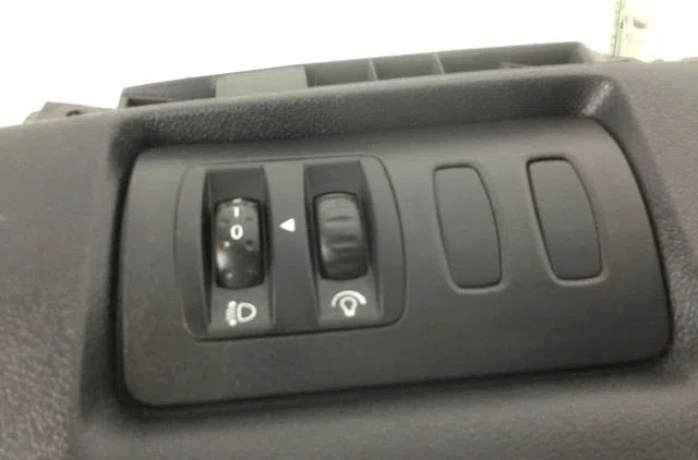 Interrupteur commande de phares Renault CLIO III (BR0-1, CR0-1) 1.5 dci (c-br0g, c-br1g) (2005-2012) 5 portes occasion
