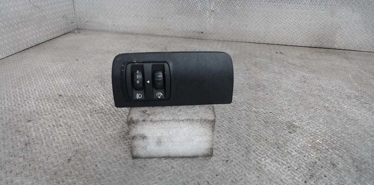 Interrupteur commande de phares Renault MEGANE III 3-5 portes (BZ0-1_, B3_) 1.5 dci (bz09, bz0d, bz1w, bz29, bz14) (2009
