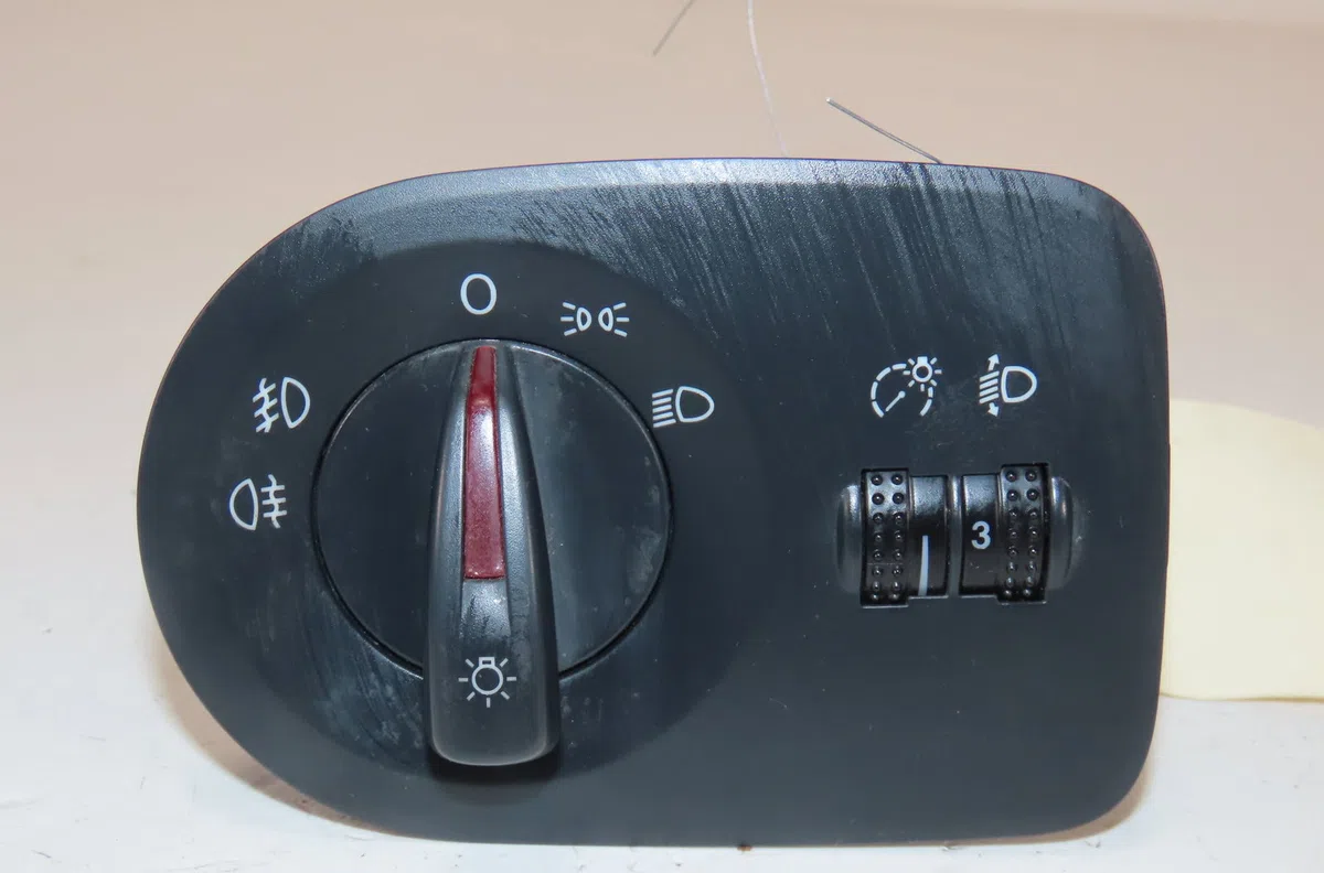 Interrupteur commande de phares Seat IBIZA IV (6J5, 6P1) 1.2 tdi (2010-2015) occasion