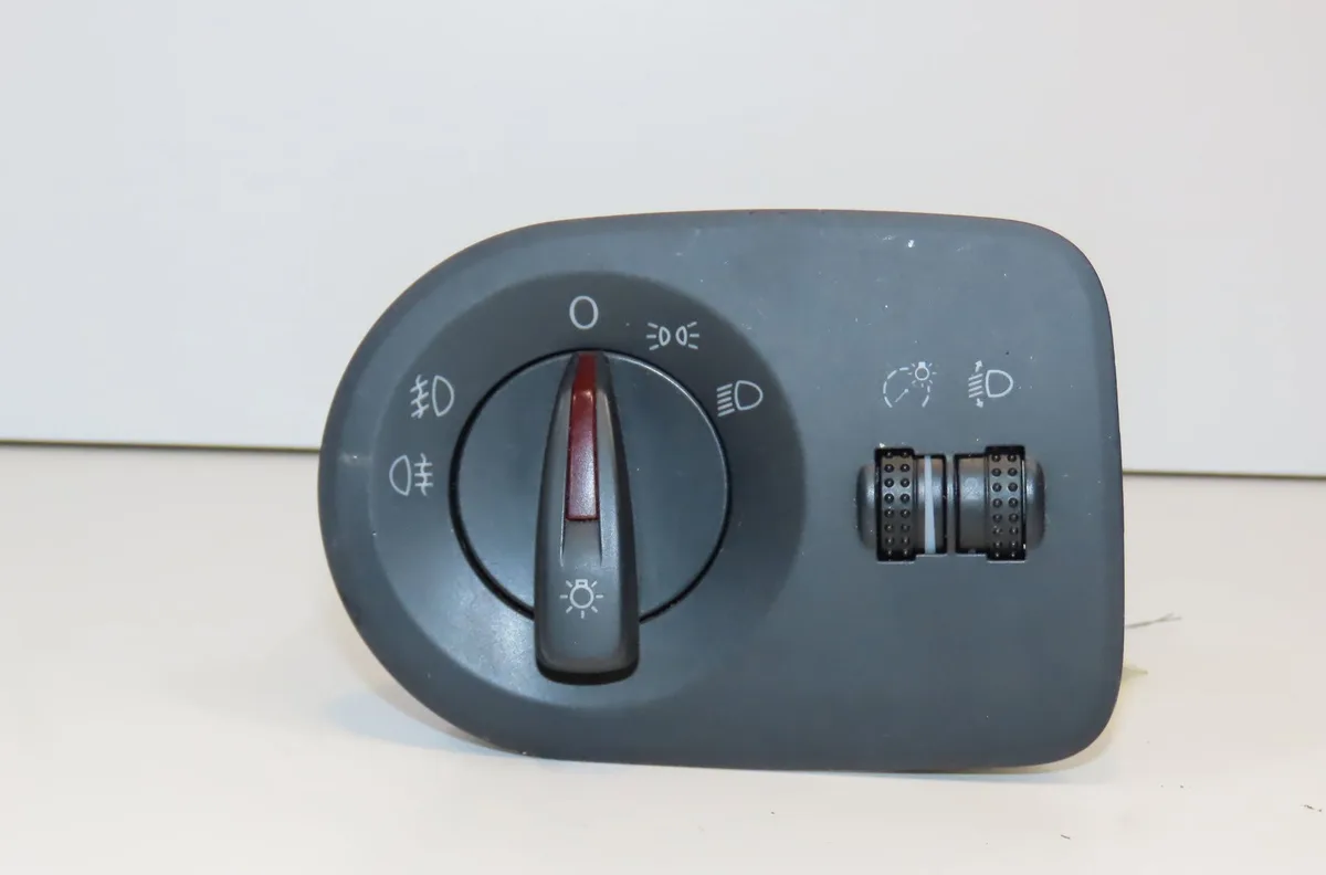 Interrupteur commande de phares Seat IBIZA IV (6J5, 6P1) 1.4 tdi (2008-2010) 5 portes occasion
