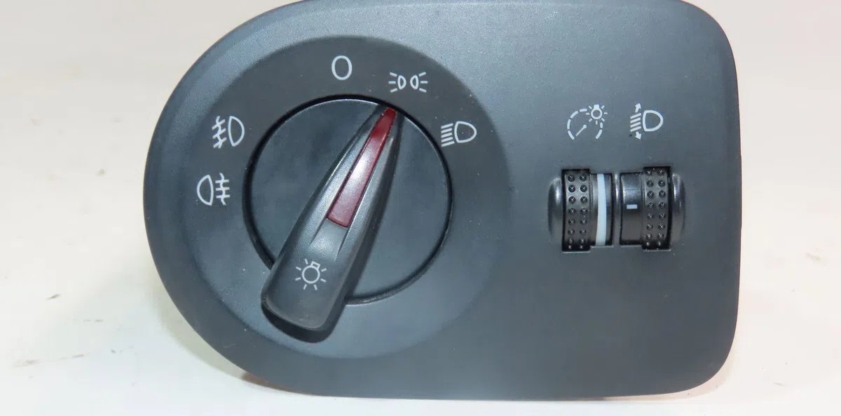 Interrupteur commande de phares Seat IBIZA IV (6J5, 6P1) 1.6 tdi (2009-2015) occasion