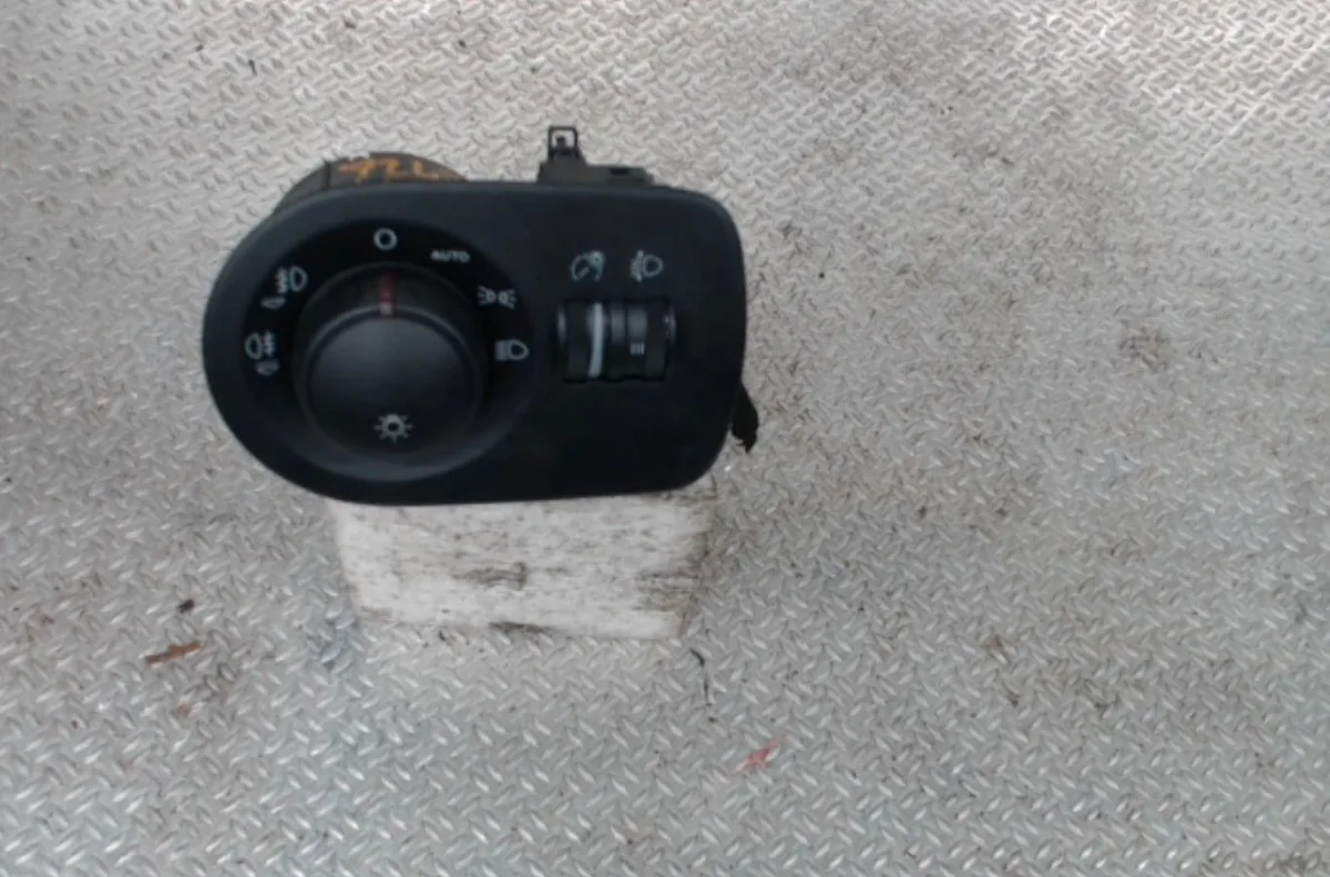 Interrupteur commande de phares Seat LEON (1P1) 1.9 tdi (2005-2010) 5 portes occasion