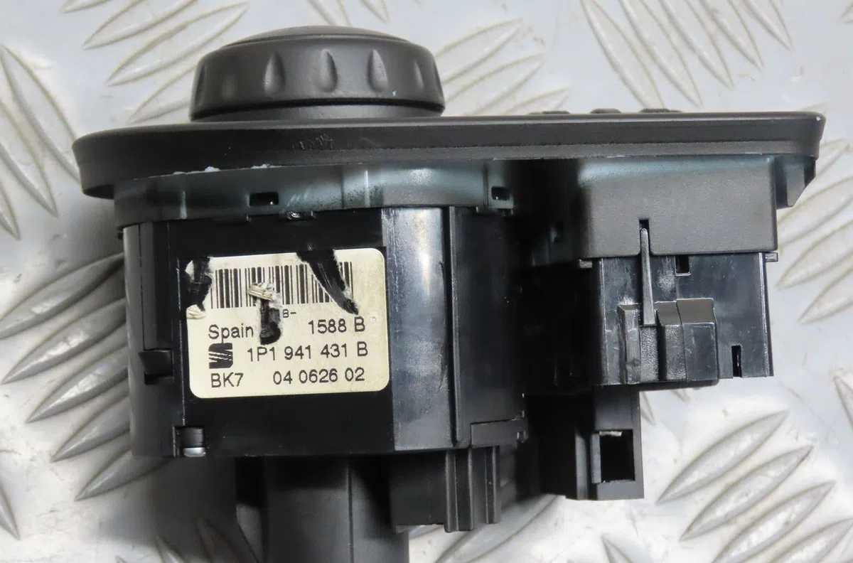 Interrupteur commande de phares Seat LEON (1P1) 1.9 tdi (2005-2010) 5 portes occasion