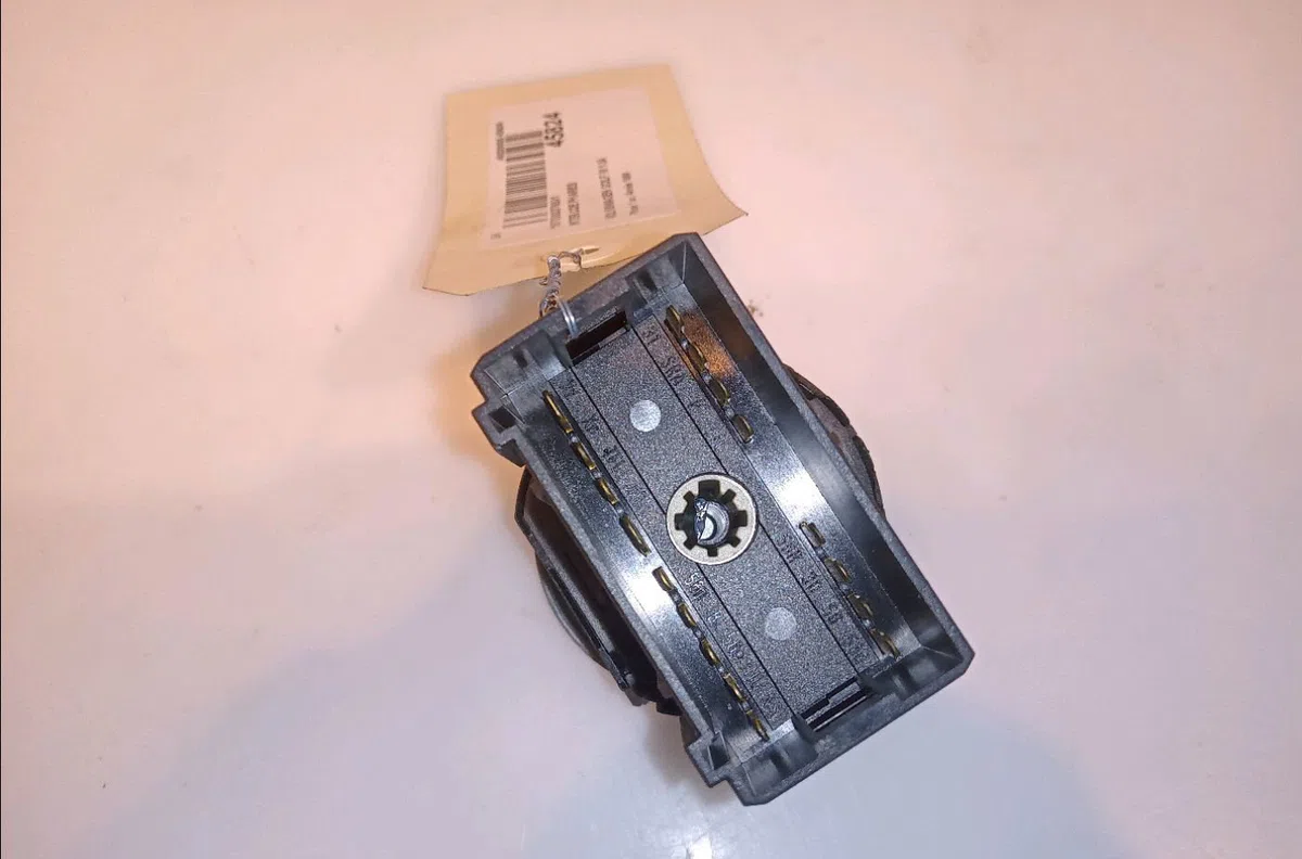 Interrupteur commande de phares Volkswagen GOLF IV (1J1) 1.6 (1997-2004) occasion