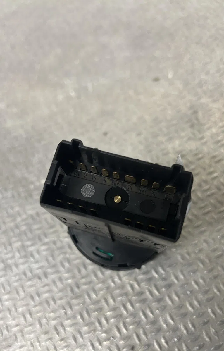 Interrupteur commande de phares Volkswagen GOLF IV (1J1) 1.9 tdi (1997-2004) occasion