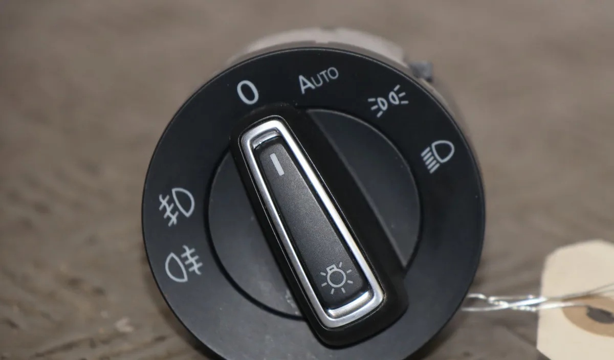 Interrupteur commande de phares Volkswagen GOLF VII (5G1, BQ1, BE1, BE2) 2.0 gtd (2013-2020) occasion