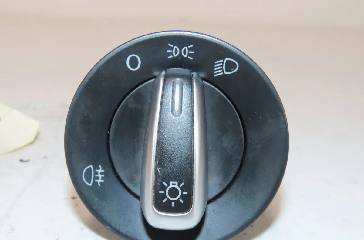 Interrupteur commande de phares Volkswagen POLO V (6R1, 6C1) 1.6 tdi (2009) 5 portes occasion
