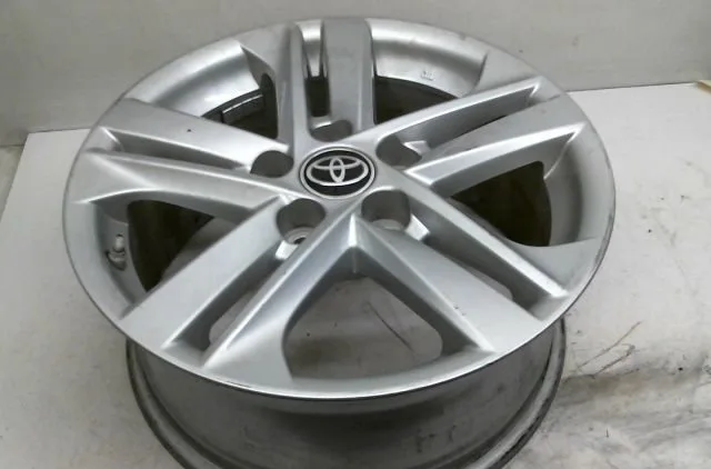 Jante aluminium 2 Toyota COROLLA 3-5 portes (_E21_) 1.8 hybrid (zwe211) (2018) 5 portes occasion