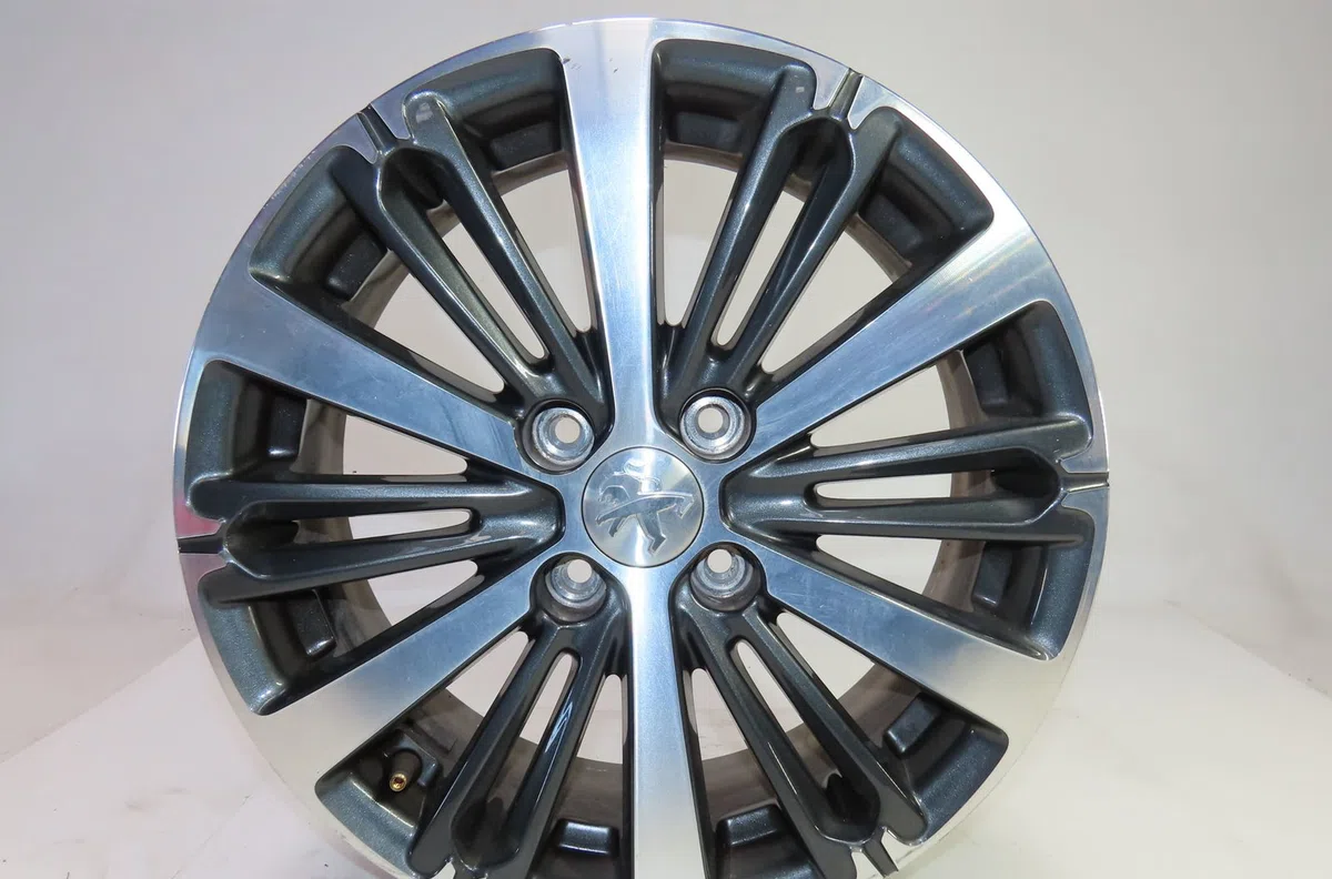 Jante aluminium Peugeot 208 I (CA_, CC_) 1.2 vti 82 (2012) occasion