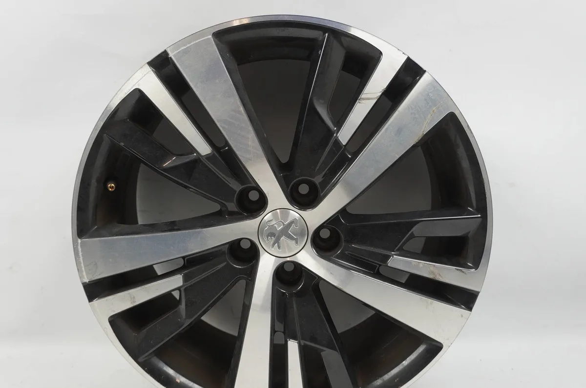 Jante aluminium Peugeot 3008 SUV (MC_, MR_, MJ_, M4_) 1.2 thp- puretech 130 (mrhnsm, mrhnsu, mrhnsj, mrhnyw,... (2016) o