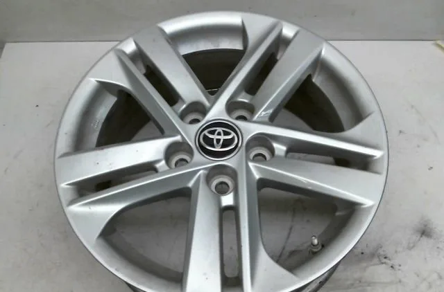 Jante aluminium Toyota COROLLA 3-5 portes (_E21_) 1.8 hybrid (zwe211) (2018) 5 portes occasion