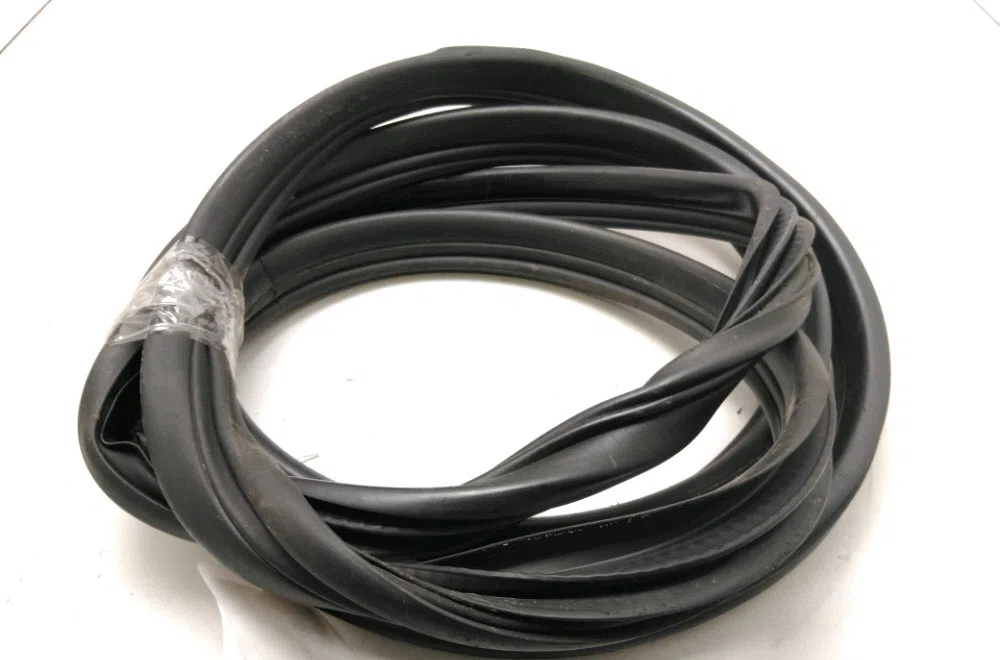 Joint porte avd Opel CORSA C (X01) 1.2 twinport (f08, f68) (2004-2009) occasion