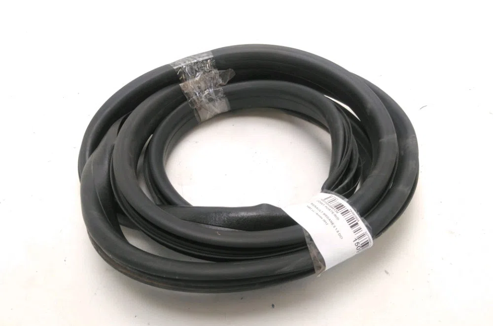 Joint porte avd Renault MEGANE III 3-5 portes (BZ0-1_, B3_) 1.5 dci (bz09, bz0d, bz1w, bz29, bz14) (2009) 5 portes occas
