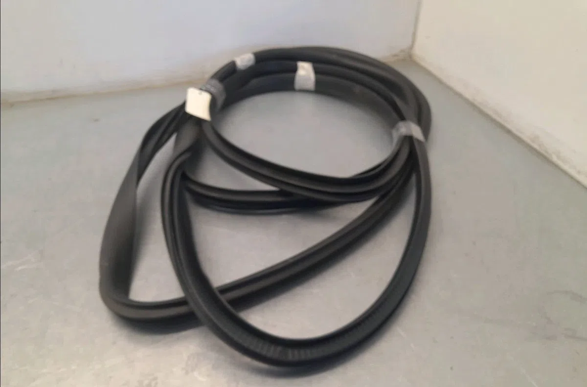 Joint porte avd Tesla MODEL Y (5YJY) Ev (2019) occasion