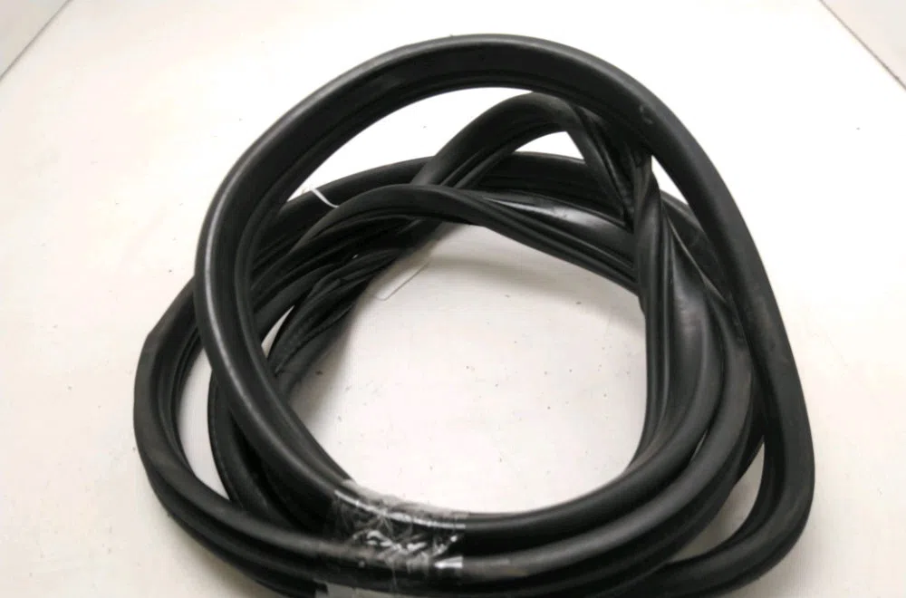 Joint porte avg Opel CORSA C (X01) 1.2 twinport (f08, f68) (2004-2009) occasion
