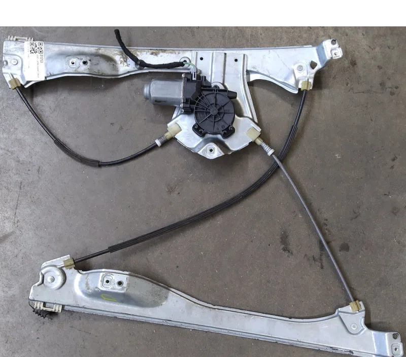 LEVE-VITRE AVANT DROIT RENAULT CLIO III 8200291147