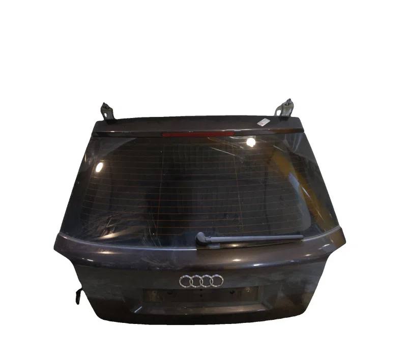 MALLE / HAYON / COFFRE AUDI A3 8P3827023T