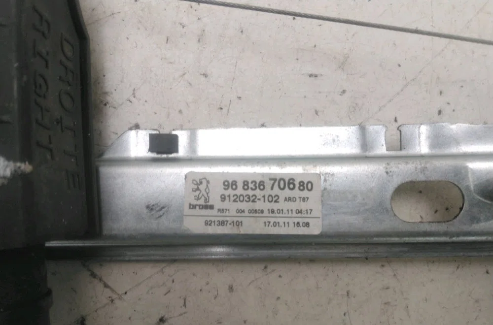 Mecanisme leve-glace arrière droit Peugeot 5008 (0U_, 0E_) 1.6 hdi (2010-2017) 5 portes occasion