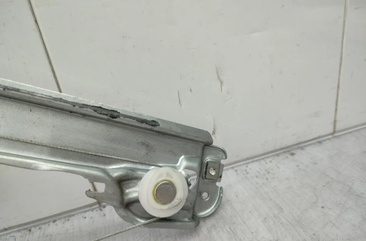 Mecanisme leve-glace arrière droit RENAULT CLIO 3 PHASE 2 occasion