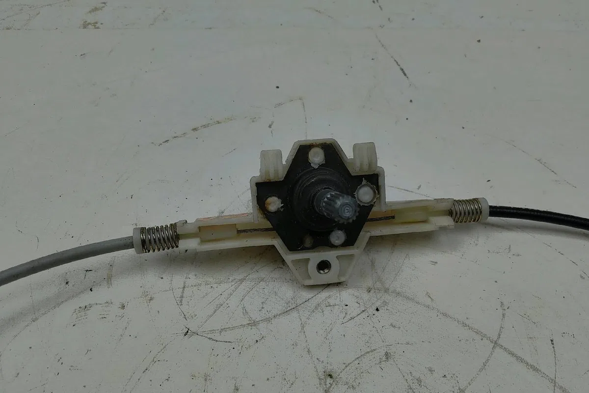 Mecanisme leve-glace arrière droit Renault MEGANE I Break (KA0-1_) 1.4 16v (ka0d, ka1h, ka0w, ka10) (1999-2003) occasion