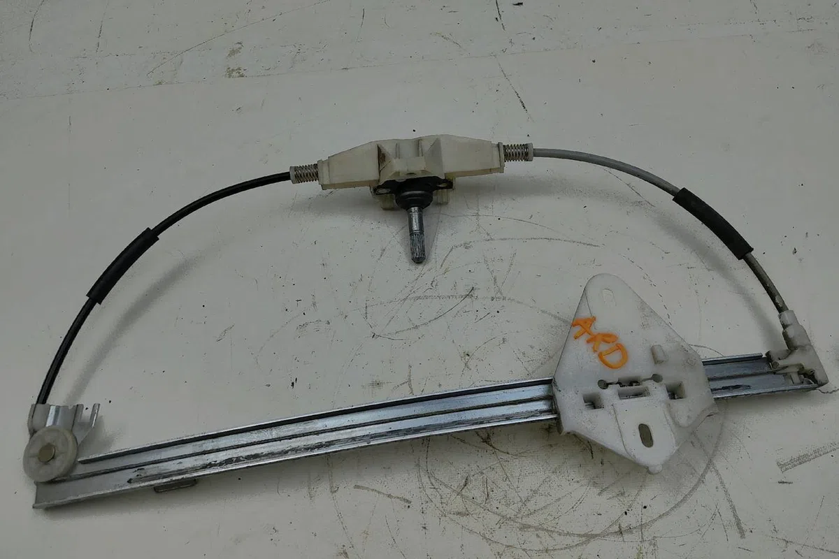 Mecanisme leve-glace arrière droit Renault MEGANE I Break (KA0-1_) 1.4 16v (ka0d, ka1h, ka0w, ka10) (1999-2003) occasion