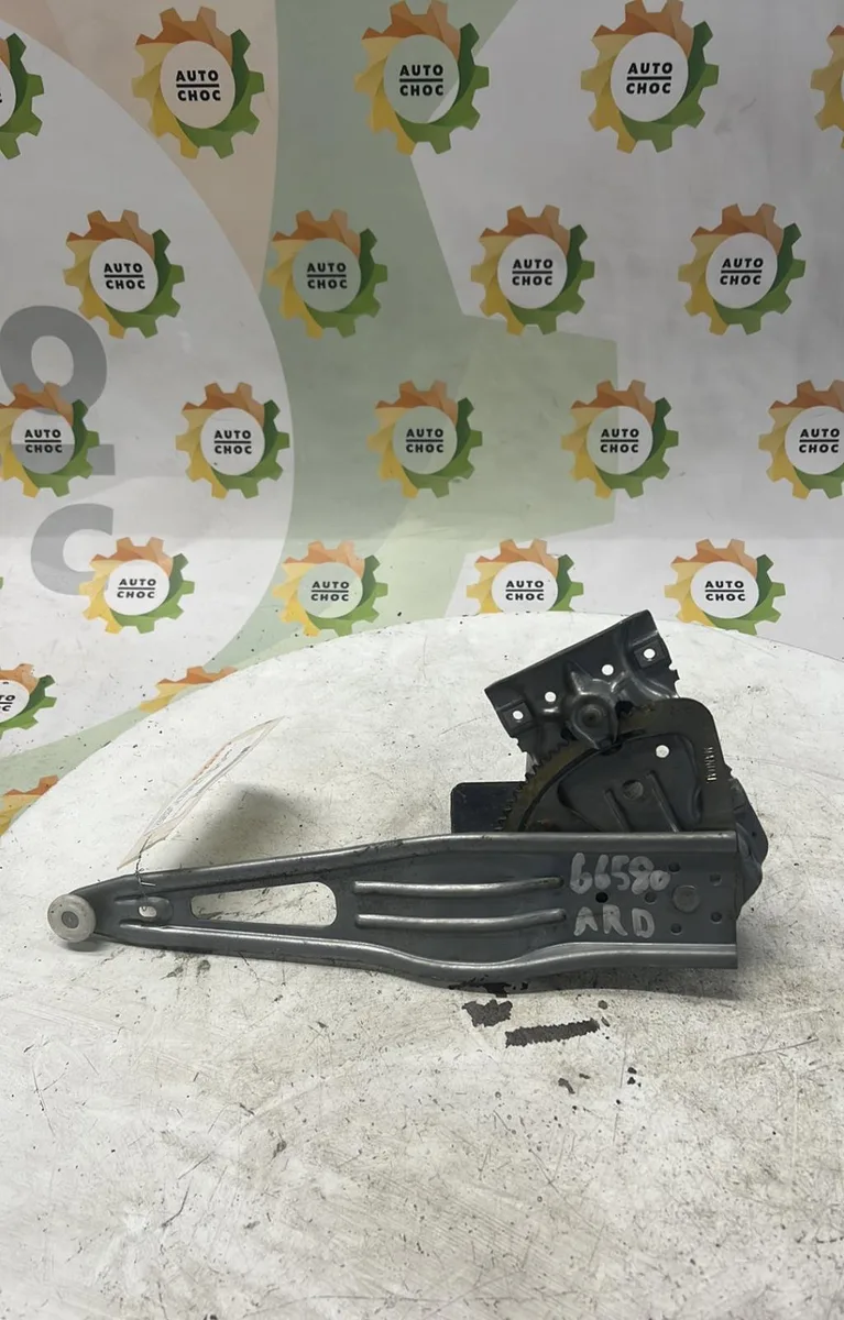 Mecanisme leve-glace arrière droit TOYOTA YARIS 2 PHASE 1 occasion