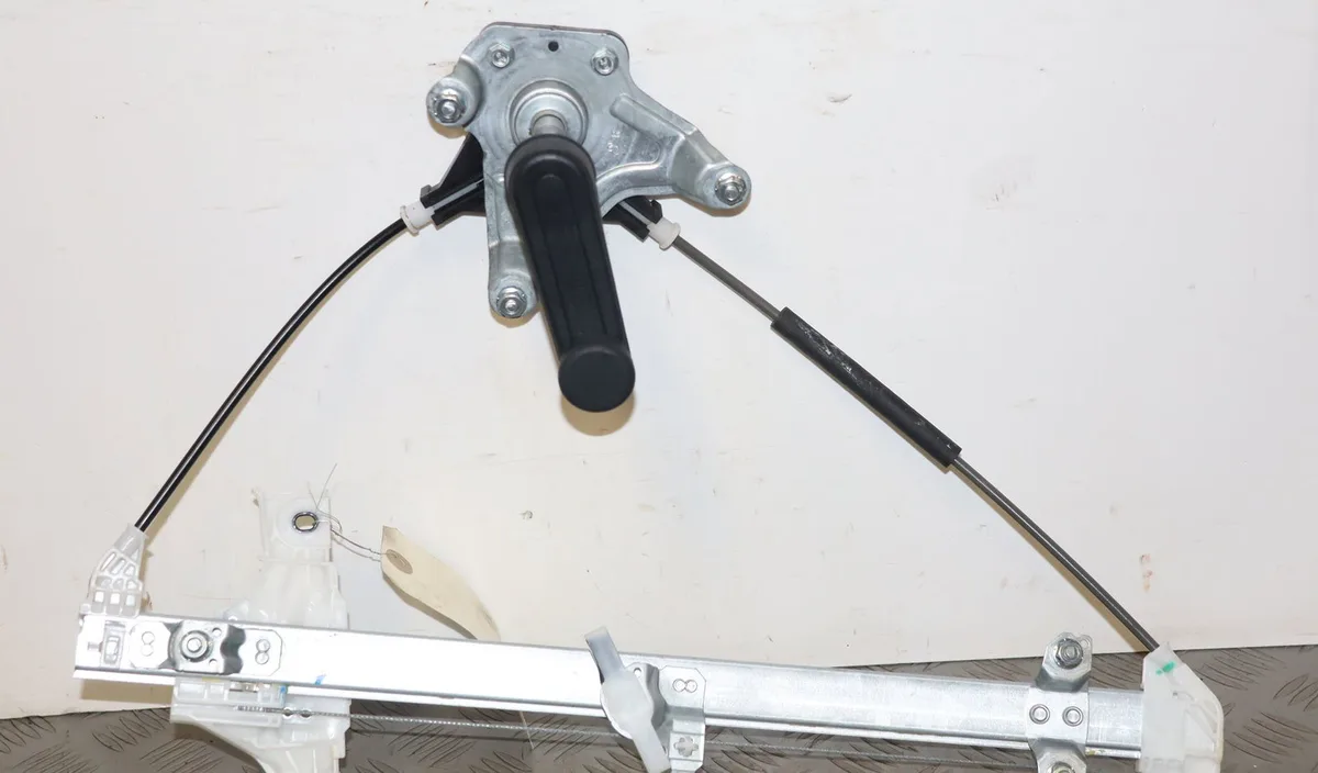 Mecanisme leve-glace arrière droit Toyota YARIS (_P21_, _PA1_, _PH1_) 1.5 hybrid (mxph10, mxph11) (2020) 5 portes occasi