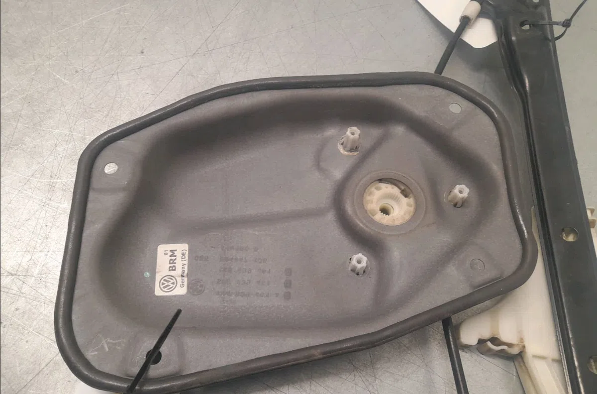 Mecanisme leve-glace arrière droit Volkswagen GOLF PLUS V (5M1, 521) 1.9 tdi (2005-2009) 5 portes occasion