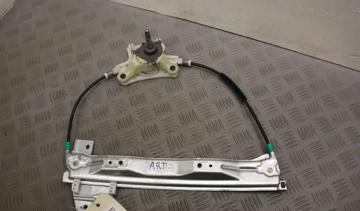 Mecanisme leve-glace arrière gauche Peugeot 407 (6D_) 1.8 (6d6fzb) (2004-2005) occasion