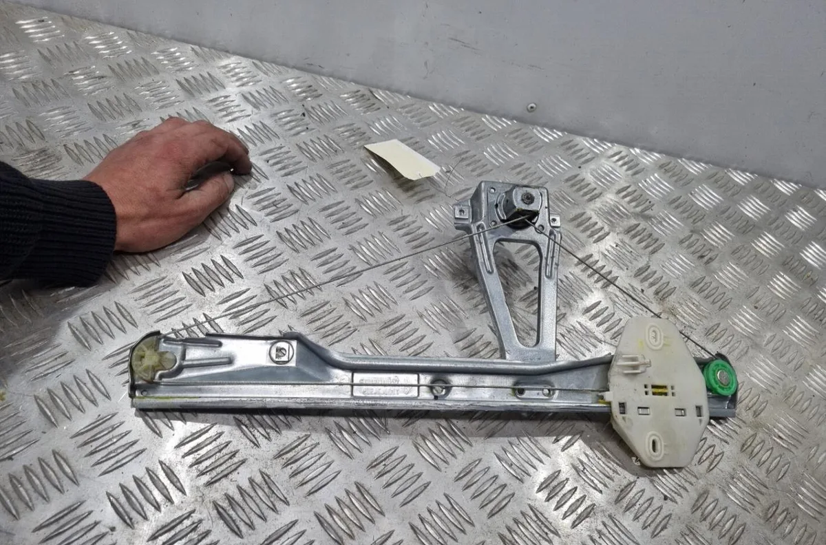Mecanisme leve-glace arrière gauche RENAULT CLIO 2 PHASE 2 occasion