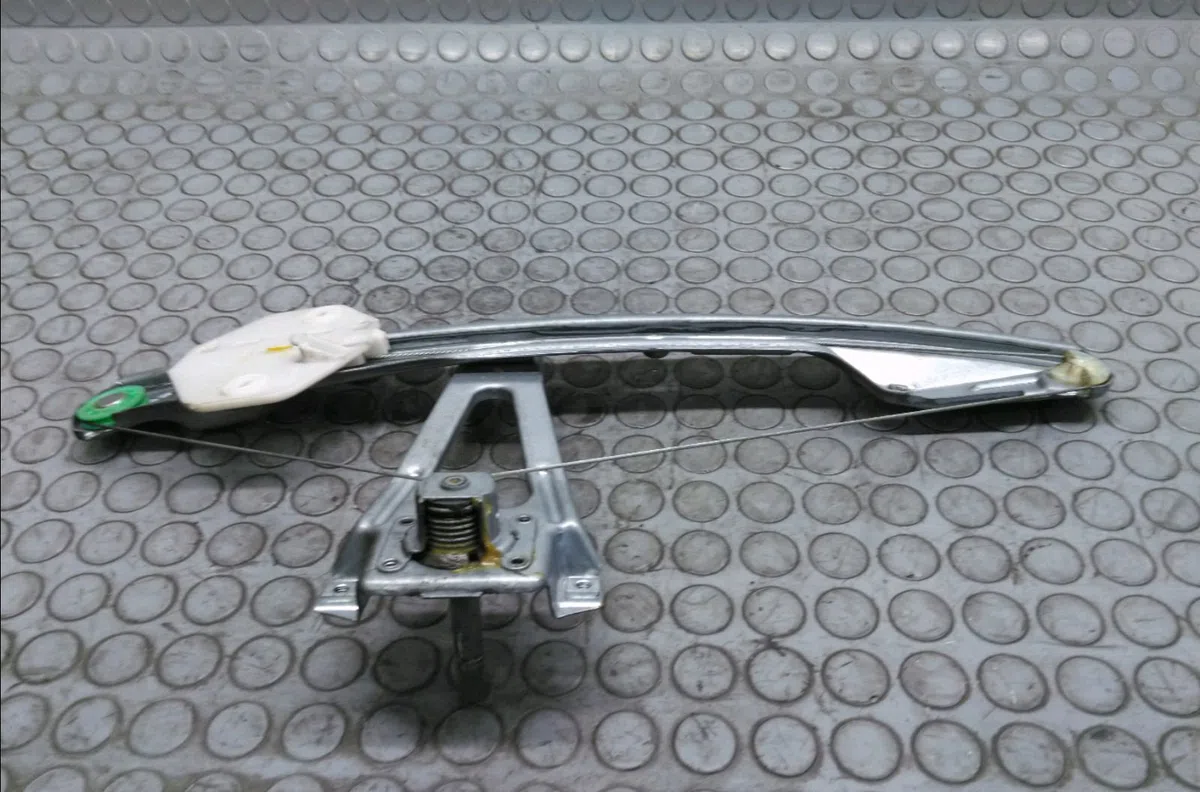 Mecanisme leve-glace arrière gauche Renault CLIO II (BB_, CB_) 1.4 16v (b-cb0p, bb13) (2000-2008) 5 portes occasion