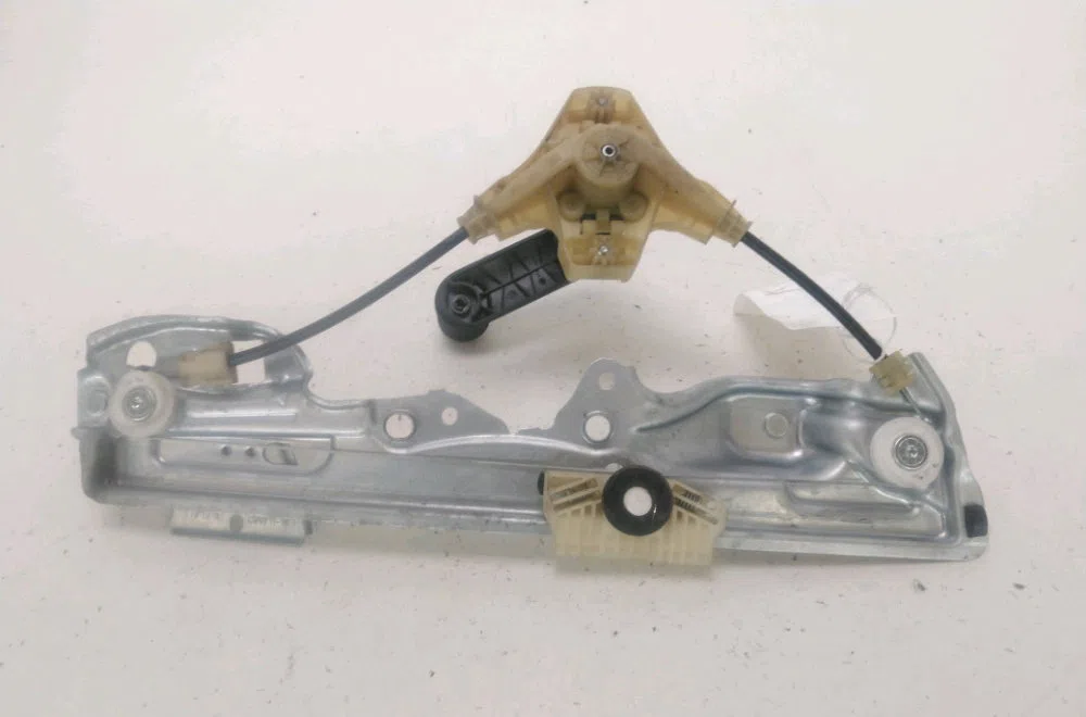 Mecanisme leve-glace arrière gauche Renault MEGANE IV 3-5 portes (B9A-M-N_) 1.5 dci 110 (b9a3) (2015) occasion