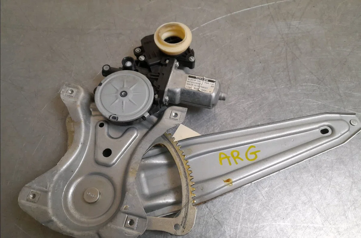 Mecanisme leve-glace arrière gauche Toyota AVENSIS A trois volumes (_T27_) 2.0 d-4d (adt270_) (2011-2018) occasion