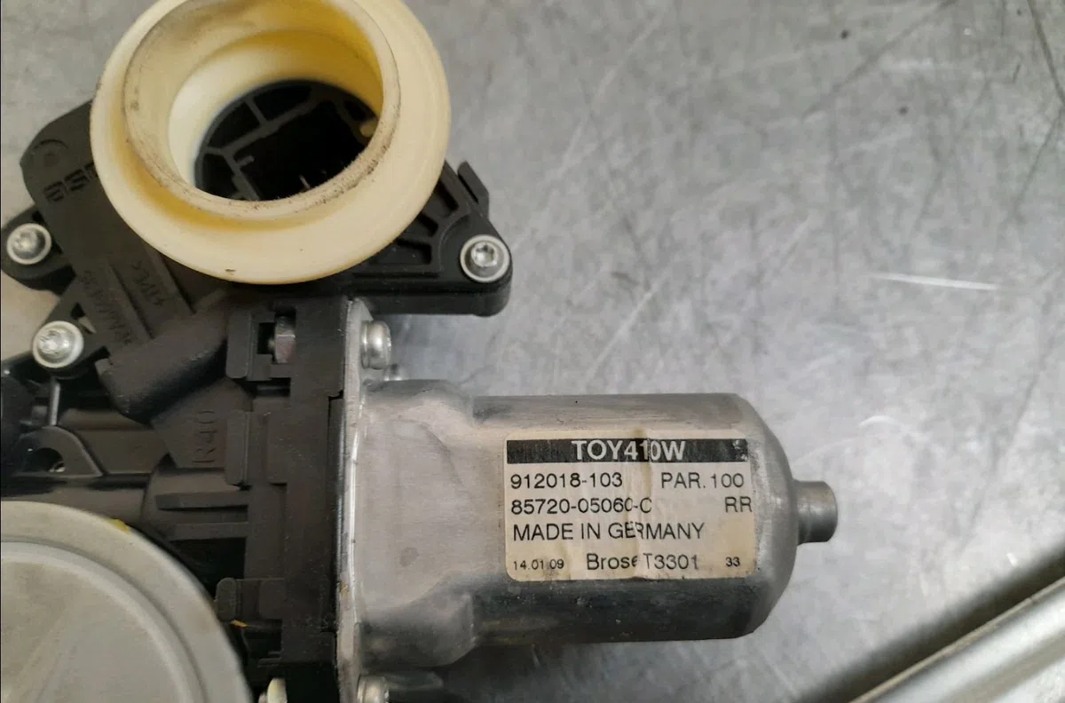 Mecanisme leve-glace arrière gauche Toyota AVENSIS A trois volumes (_T27_) 2.0 d-4d (adt270_) (2011-2018) occasion