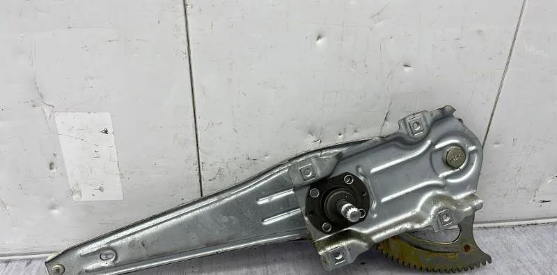 Mecanisme leve-glace arrière gauche TOYOTA YARIS 1 PHASE 2 occasion