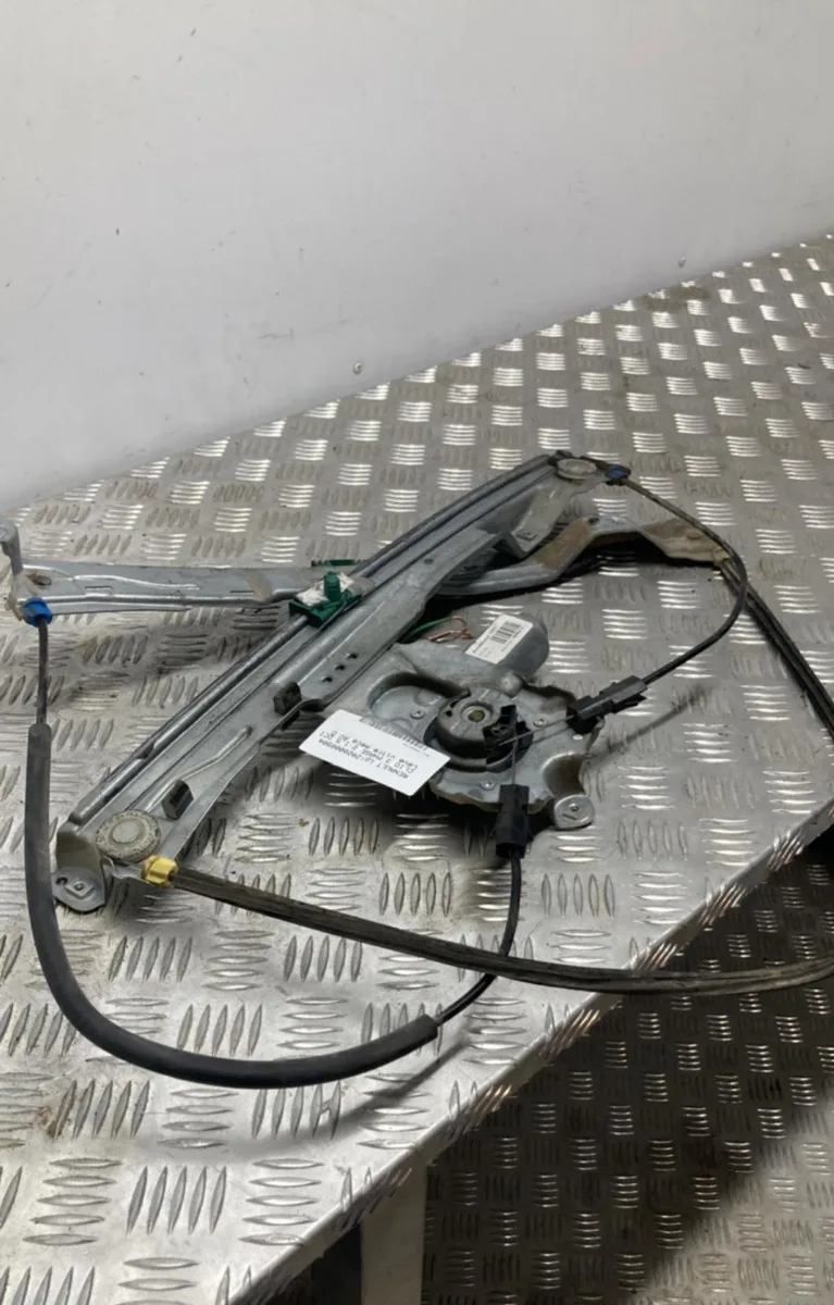 Mécanisme lève-glace avant droit RENAULT CLIO 3 PHASE 2 occasion