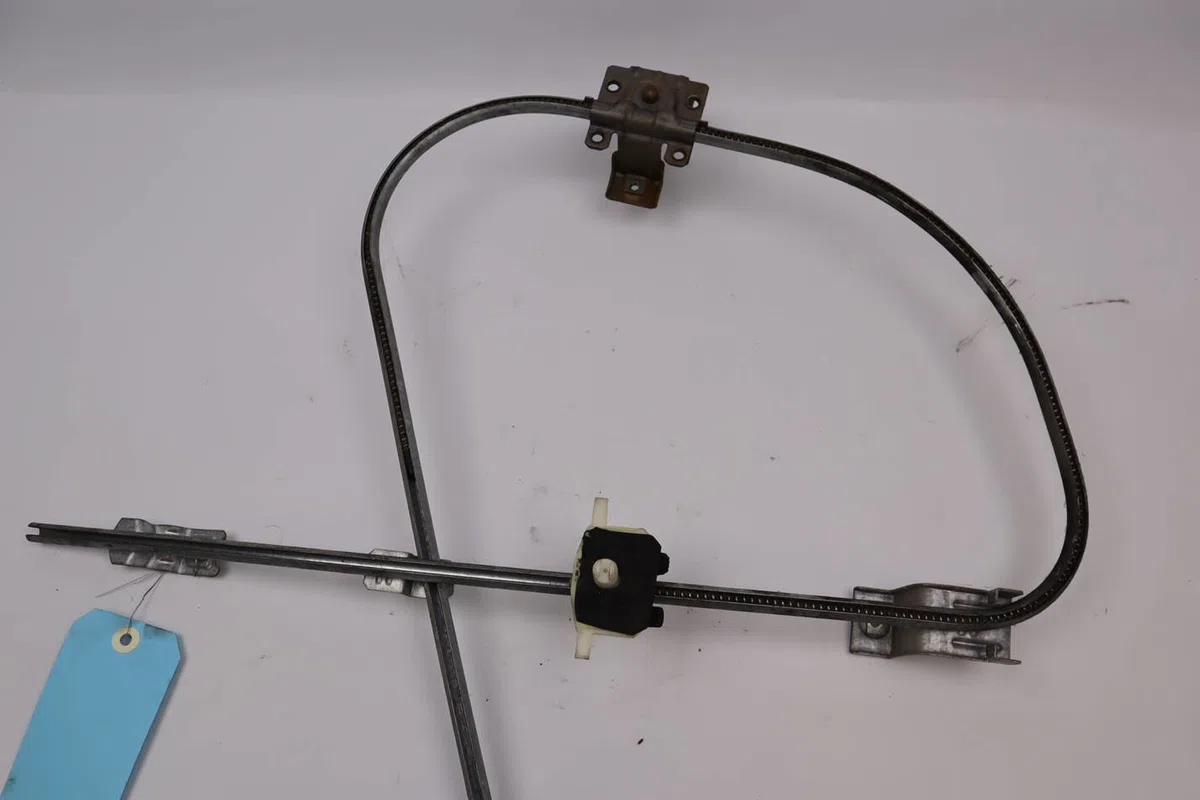 Mécanisme lève-glace avant droit Renault CLIO I (B-C57_, 5-357_) 1.2 (5-357y, 5-357k) (1996-1998) occasion