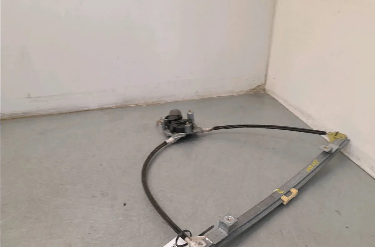 Mécanisme lève-glace avant droit Renault CLIO II (BB_, CB_) 1.2 (bb0a, bb0f, bb10, bb1k, bb28, bb2d, bb2h, cb0a,... (199
