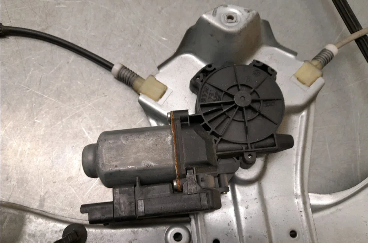 Mécanisme lève-glace avant gauche Renault CLIO III (BR0-1, CR0-1) 1.5 dci (br17, cr17) (2005-2012) 5 portes occasion