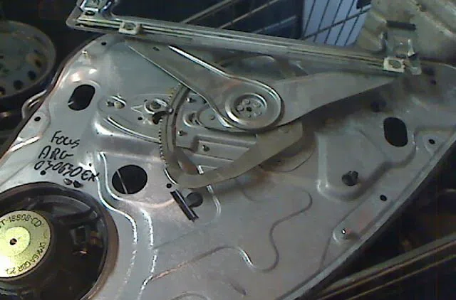 Mecanisme+moteur leve-glace arg FORD FOCUS 2005 occasion