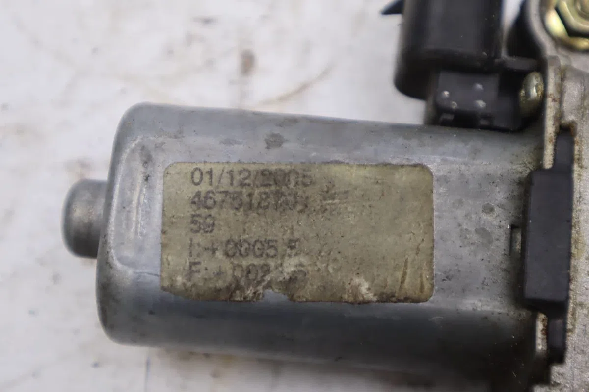 Mecanisme  moteur lève-glace avant droit Alfa romeo 147 (937_) 1.9 jtdm 16v (937.axn1b, 937.bxn1b) (2004-2010) occasion