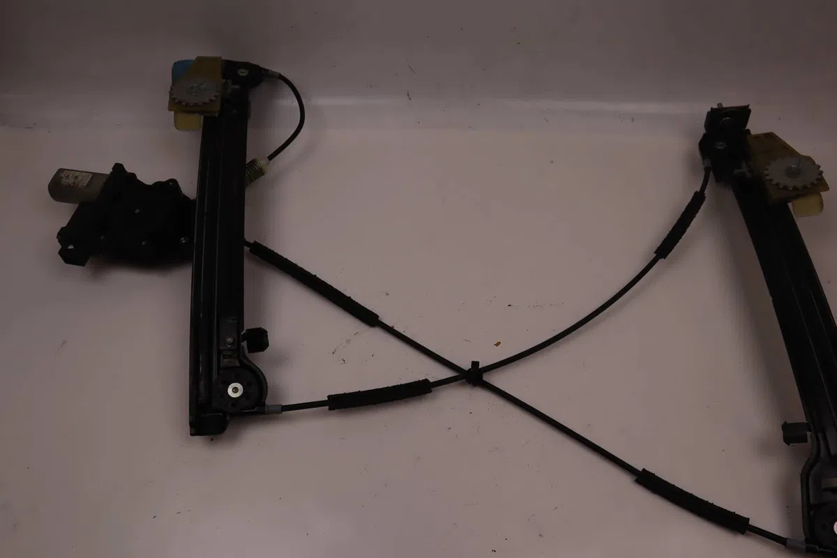 Mecanisme  moteur lève-glace avant droit Alfa romeo MITO (955_) 1.3 multijet (955axh1b, 955axt1a) (2008-2010) 3 portes o