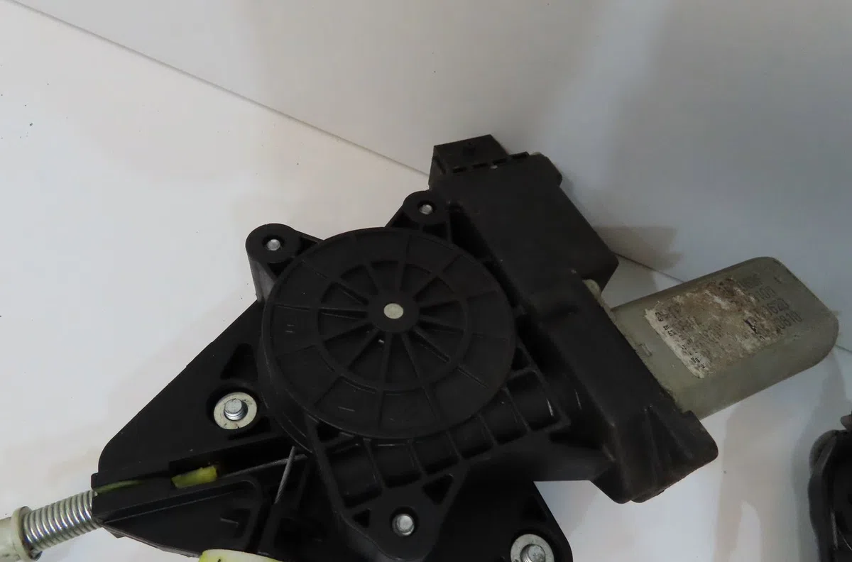 Mecanisme  moteur lève-glace avant droit Alfa romeo MITO (955_) 1.3 multijet (955axp1a, 955ayc1a) (2009-2018) 3 portes o