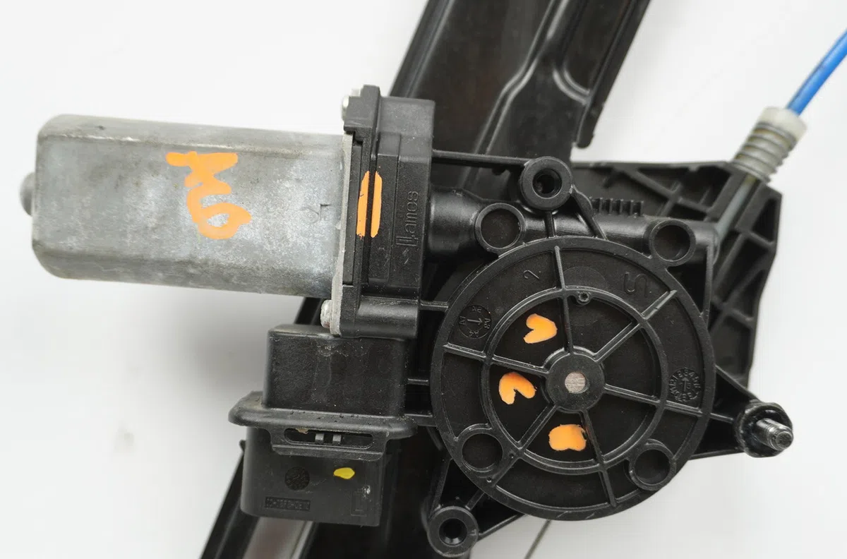 Mecanisme  moteur lève-glace avant droit B.M.W. SERIE 3 VI  2.0D 136ch occasion