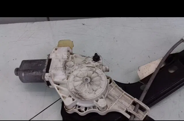 Mecanisme  moteur lève-glace avant droit Bmw 1 (E81) 118 d (2006-2011) 3 portes occasion
