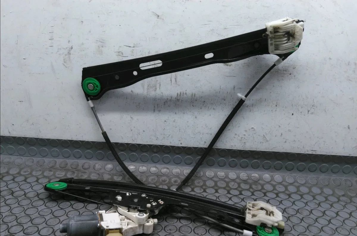 Mecanisme  moteur lève-glace avant droit Bmw 1 (E87) 116 d (2009-2011) occasion