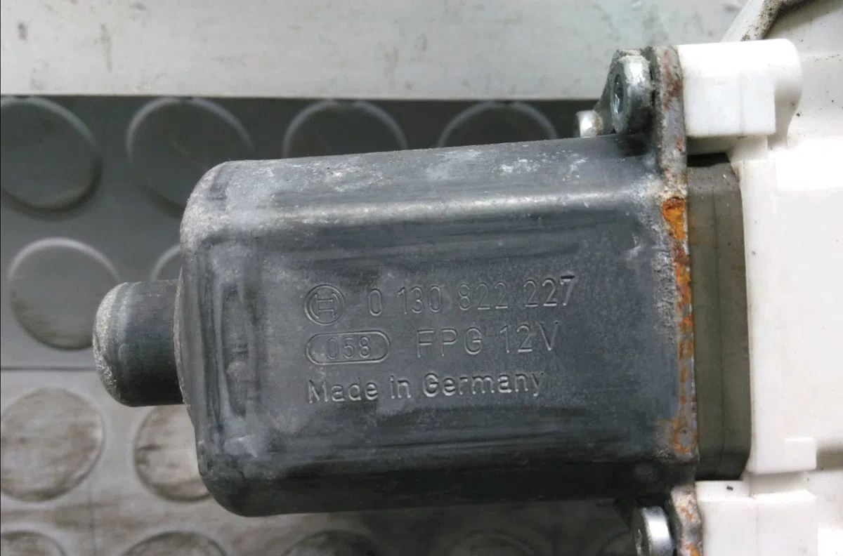 Mecanisme  moteur lève-glace avant droit Bmw 1 (E87) 116 d (2009-2011) occasion