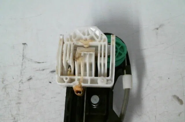 Mecanisme  moteur lève-glace avant droit Bmw 1 (E87) 118 d (2004-2007) 5 portes occasion