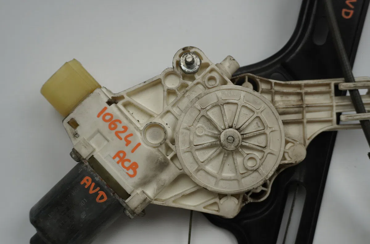 Mecanisme  moteur lève-glace avant droit Bmw 1 (E87) 118 d (2004-2007) occasion